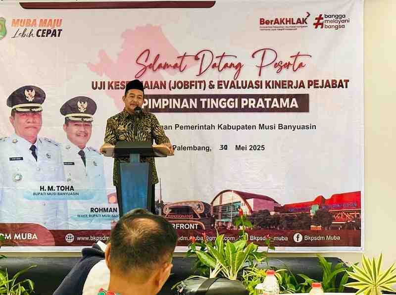 Wakil Bupati Musi Banyuasin Kyai Rohman Membuka Acara Job Fit dan Evaluasi Kinerja Pejabat Pimpinan Tinggi Pratama di hotel Santika Palembang. Foto: Kominfo Muba.