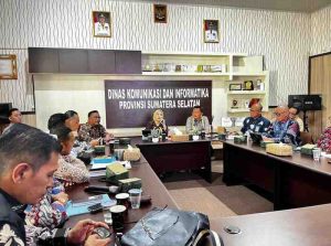 Kepala Dinas Komunikasi dan Informatika (Diskominfo) Provinsi Sumatera Selatan Rika Efianti memimpin rapat koordinasi bersama para kepala Kominfo se-Sumsel, termasuk Kadis Kominfo Muba ,Herryandi Sinulingga AP, Kamis (8/5/2025). FDoto: Kominfo Muba.