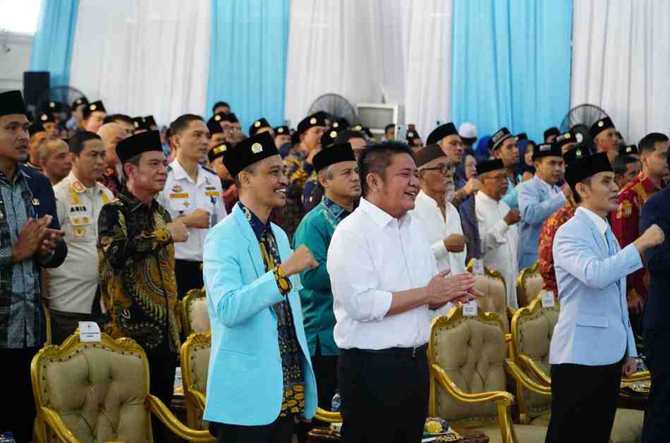 Gubernur Sumsel, Herman Deru bersama para pengurus dan anggota Dewan Perwakilan Wilayah Badan Komunikasi Pemuda Remaja Masjid (DPW BKPRMI) Sumsel masa bakti 2025-2030 di Rumah Dinas Gubernur Griya Agung Palembang, Kamis (8/5/2025). Foto: Humas Pemprov Sumsel.