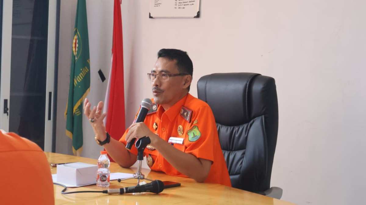Kepala BPBD Muba, Phati Ridwan memimpin rapat jelang apel siaga Karhutla di Muba, Rabu (21/5/2025). Foto: Kominfo Muba.