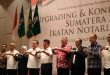 Gubernur Sumsel, Herman Deru saat bersama para pengurus INI dan pejabat Kemenkum Sumsel saat membuka kegiatan Upgrading dan Konferensi Wilayah (Konferwil) INI Sumsel di Hotel Novotel Palembang, Rabu (28/5/2025) pagi. Foto: Humas Pemprov Sumsel.
