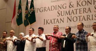 Gubernur Sumsel, Herman Deru saat bersama para pengurus INI dan pejabat Kemenkum Sumsel saat membuka kegiatan Upgrading dan Konferensi Wilayah (Konferwil) INI Sumsel di Hotel Novotel Palembang, Rabu (28/5/2025) pagi. Foto: Humas Pemprov Sumsel.