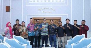 Sekretaris Daerah (Sekda) Kota Palembang Aprizal Hasyim menerima audiensi dari Ikatan Pemuda Penggerak (IPDA) Provinsi Sumatera Selatan di Ruang Audiensi Sekda Kota Palembang, Kamis (8/5/2025). Foto: Kominfo Palembang.