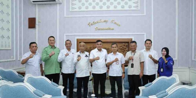 Sekretaris Daerah Kota Palembang, Aprizal Hasyim usai pertemuan dengan Kepala Sentra “Budi Perkasa” Kemensos RI. Foto: Kominfo Palembang.
