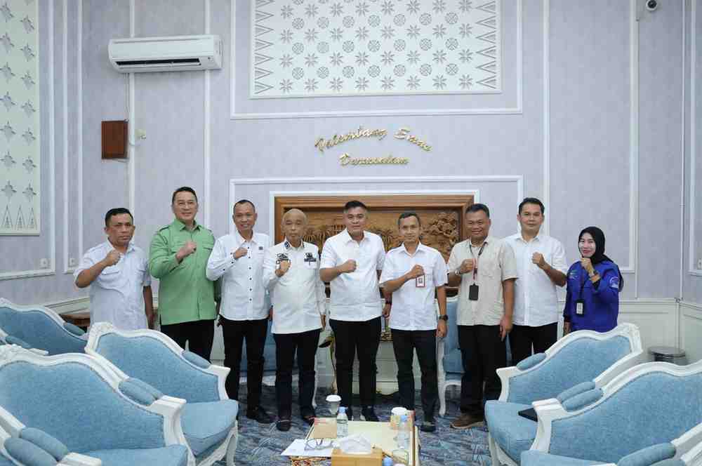 Sekretaris Daerah Kota Palembang, Aprizal Hasyim usai pertemuan dengan Kepala Sentra “Budi Perkasa” Kemensos RI. Foto: Kominfo Palembang.