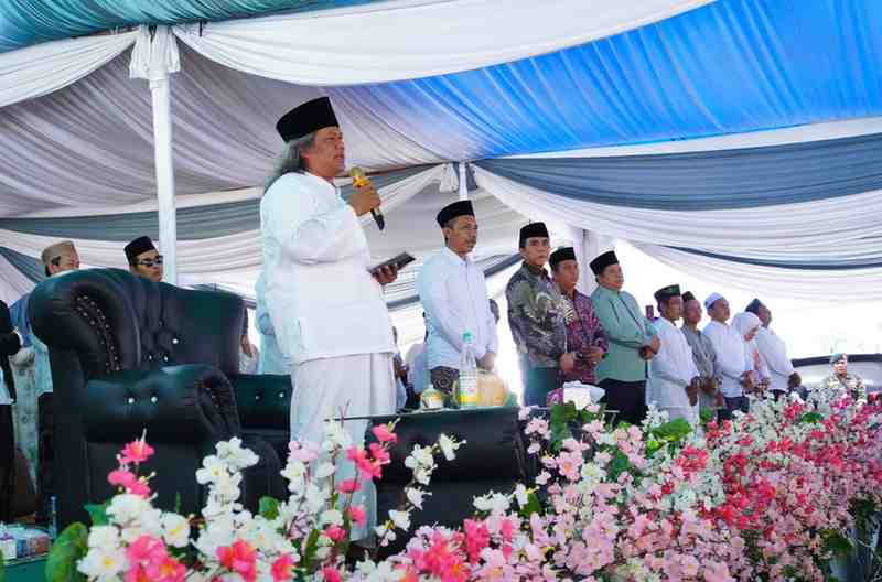 Wabup Muba, Rohman hadiri haul dan tasyakuran Keluarga Besar Bapak Sugeng Budiarto bin Thoha Basyirudin di Lapangan Sepak Bola Desa Sumbersari, Kecamatan Tungkal Jaya, Senin (12/5/2025). Foto: Kominfo Muba.