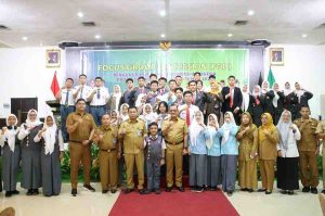 Sekretaris Daerah (Sekda) Provinsi Sumatera Selatan (Sumsel) Drs H Edward Candra MH membuka Focus Group Discussion (FGD) Pengukuran Indeks Demokrasi Indonesia (IDI) Provinsi Sumsel Tahun 2024 di Hotel Swarna Dwipa, Palembang, Selasa (27/5/2025). Foto: Humas Pemprov Sumsel.