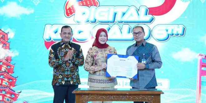 Sekretaris Daerah Provinsi Sumatera Selatan, Drs. H. Edward Candra, M.H., secara resmi membuka ajang Digital Kito Galo ke-6 tahun 2025 di Palembang Indah Mall (PIM), Jumat (23/5/2025). Foto: Humas Pemprov Sumsel.