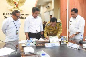 Bupati Muba, HM Toha menandatangani kesepakatan Participating Interest (PI) 10% di Wilayah Kerja Rimau, Senin (5/5/2025). Foto: Kominfo Muba.