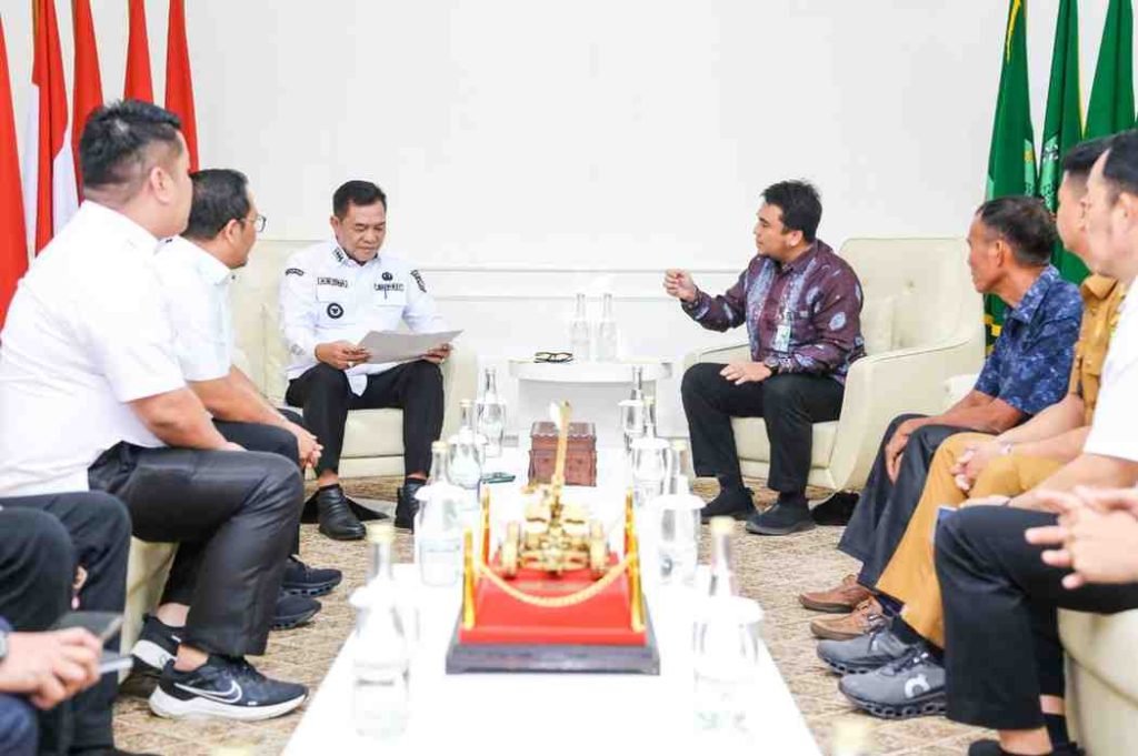 Bupati Muba, HM Toha menerima pimpinan BJS Ketenagakerjaan dan ahli warus penerima manfaat jaminan sosial ketenagakerjaan, Rabu (28/5/2025). Foto: Kominfo Muba.