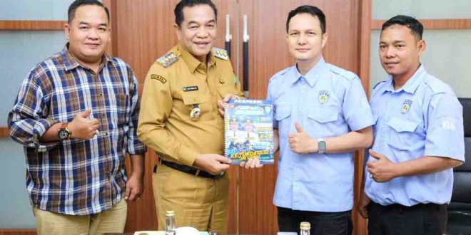 Bupati Muba, HM Toha menerima kunjungan pantia Kejurda Drag Race & Drag Bike Championship 2025, Senin (5/5/2025). Foto: Kominfo Muba.