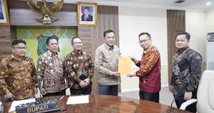 Bupati Muba, HM Toha rapat Exit Meeting bersama Badan Pemeriksa Keuangan (BPK) Perwakilan Provinsi Sumatera Selatan. Acara ini berlangsung di Ruang Rapat Serasan Sekate, Jum'at (9/5/2025). Foto: Kominfo Muba.