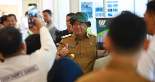Wagub Sumsel, Cik Ujang ssat hadir di pembukaan Indonesian Conference and Competition Occupational Safety and Health (ICC-OSH) 2025 di Ballroom Hotel Aryaduta, Palembang, Selasa (27/5/2025). Foto: Humas Pemprov Sumsel.