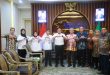 Rektor Unsri, Prof Dr Taufik Marwa dan jajaran saat silaturrahi dengan Gubernur Sumsel, Herman Deru, Rabu (21/5/2025). Foto: Humas Pemprov Sumsel.