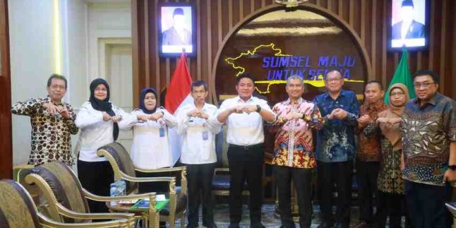 Rektor Unsri, Prof Dr Taufik Marwa dan jajaran saat silaturrahi dengan Gubernur Sumsel, Herman Deru, Rabu (21/5/2025). Foto: Humas Pemprov Sumsel.