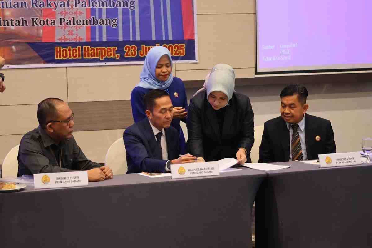 Walikota Palembang, Ratu Dewa menghadiri RUPS PT BPR Palembang, Senin (23/6/2025). Foto: Kominfo Palembang.