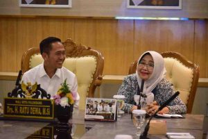Walikota Palembang, Ratu Dewa menerima silaturrahim Ketua pengurus IBI Nur Rahmi, Selasa (3/6/2025). Foto: Kominfo Palembang.