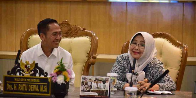 Walikota Palembang, Ratu Dewa menerima silaturrahim Ketua pengurus IBI Nur Rahmi, Selasa (3/6/2025). Foto: Kominfo Palembang.