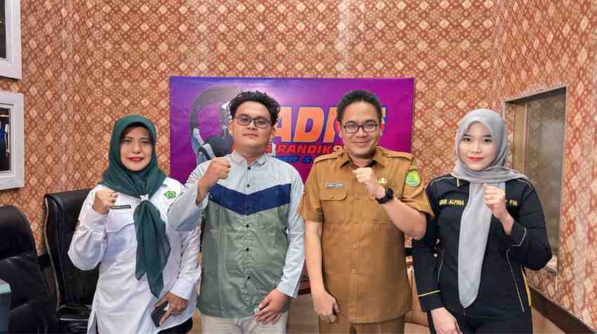 Muhammad Kurniadi Ramadhan,, siswa MAN 1 Musi saat podcast Gema Randik bersama Kepala MAN 1 Muba, Dra. Mardianah, M.Pd, Selasa (3/6/2025). Foto: Kominfo Muba.