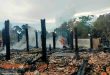 Petugas masih berusaha memadamkan sisa api yang menghanguskan empat rumah di Desa Dawas, Keluang, Muba, Rabu (4/6/2025). Foto: Kominfo Muba.
