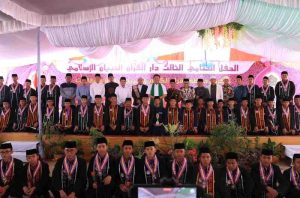 Gubernur Sumatera Selatan, H. Herman Deru saat menghadiri Tasyakuran dan Wisuda Akbar Tahfidz Quran di Pondok Pesantren (Ponpes) Darul Quran At Tibyan, Mariana, Kabupaten Banyuasin, Sabtu (28/6/2025). Foto: Humas Pemprov Sumsel.
