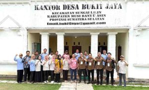 Dinkominfo Muba melaksanakan kegiatan pendampingan peningkatan kapasitas bagi Pejabat Pengelola Informasi dan Dokumentasi (PPID) Desa di Desa Bukit Jaya dan Desa Sumber Rejeki, Kecamatan Sungai Lilin, Kamis (18/6/2025). Foto: Kominfo Muba.