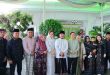 Walikota Palembang, Rayu Dewa dan Wawako Prima Salam foto bersama keluarga, Jumat (6/6/2025). Foto: Kominfo Palembang.