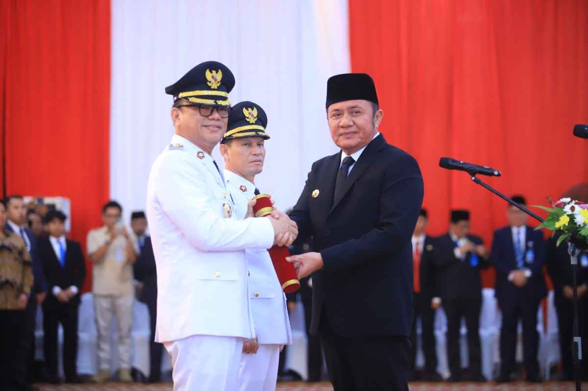 Gubernur Sumatera Selatan. Herman Deru secara resmi melantik Joncik Muhammad,sebagai Bupati dan Arifa'i, sebagai Wakil Bupati Kabupaten Empat Lawang untuk masa jabatan 2025–2030. Pelantikan berlangsung di Griya Agung Palembang, Senin (16/6/2025) pagi. Foto: Humas Pemprov Sumsel.
