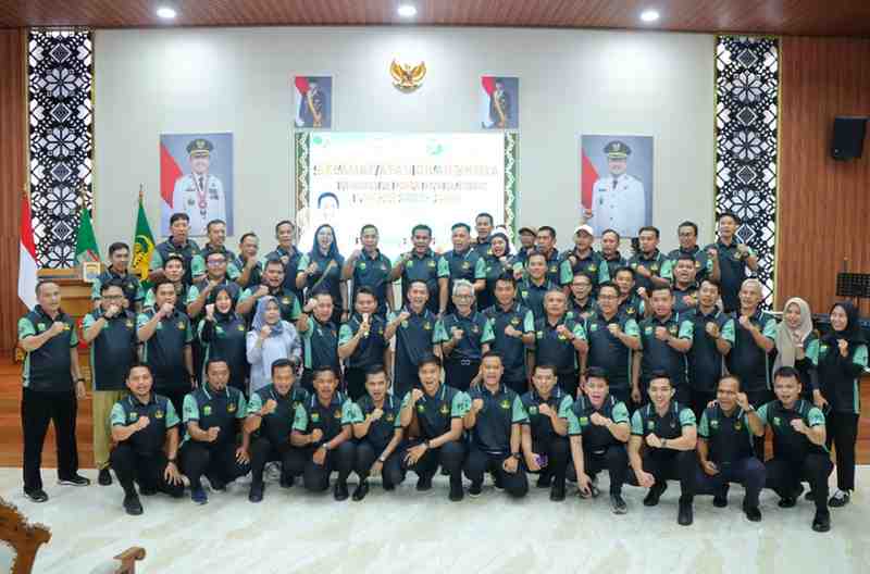 Walikota Palembangm Ratu Dewa bersama para pengurus PB Korpri Palembang, Selasa (24/6/2025). Foto: Kominfo Palembang.