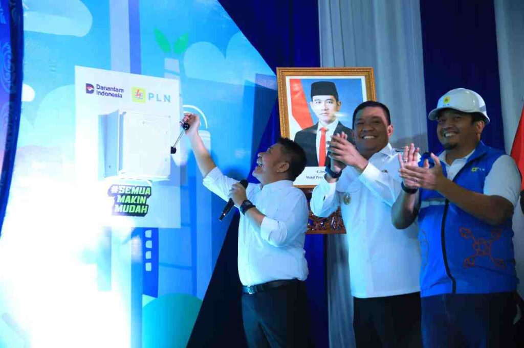 Bertempat di Desa Talang Bulang, PALI, Gubernur Sumatera Selatan Herman Deru meresmikan jaringan baru melalui program Penyulang Kapal, Rabu (25/6/2025). Foto: Humas Pemprov Sumsel.