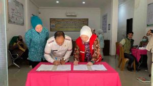 Tim Penggerak PKK Kota Palembang bersama Kecamatan Ilir Timur II menggelar aksi donor darah dan pemeriksaan kesehatan gratis yang berlangsung di Kantor Lurah 2 Ilir, Rabu (19/6/2025). Foto: Kominfo Palembang.