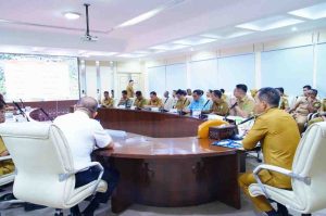 Rapat persiapan pemberangkatan tim Korpri Muba untuk berlaga di Porprov Korpri Sumsel. Rapat dipimpin Wabup, Rohman, Senin (23/6/2025). Foto: Kominfo Muba.