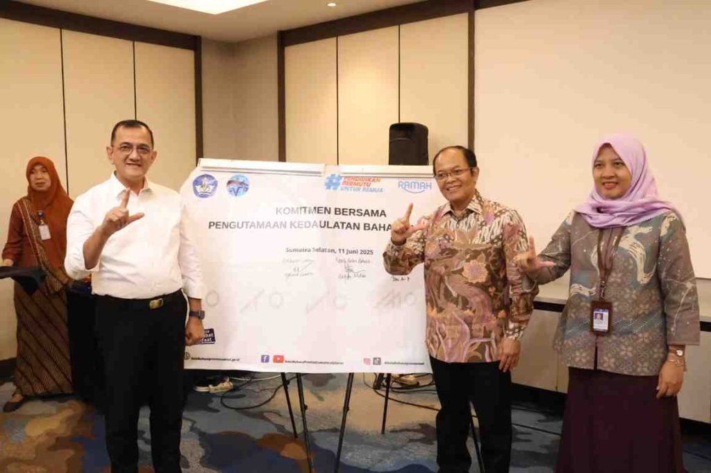 Sekretaris Daerah (Sekda) Provinsi Sumatera Selatan, Drs H Edward Candra MH secara resmi membuka Diskusi Kelompok Terpumpun (DKT) bertema Revitalisasi Bahasa Daerah Sumsel, Kamis (12/6/2025). Foto: Humas Pemprov Sumsel.