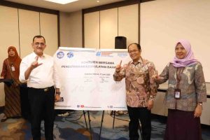 Sekretaris Daerah (Sekda) Provinsi Sumatera Selatan, Drs H Edward Candra MH secara resmi membuka Diskusi Kelompok Terpumpun (DKT) bertema Revitalisasi Bahasa Daerah Sumsel, Kamis (12/6/2025). Foto: Humas Pemprov Sumsel.