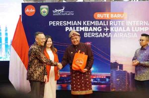 Gubernur Sumsel, Herman Deru meresmikan pembukaan rute internasional SMB II Palembang-Kualalumpur, Malaysia, Selasa (17/6/2025). Foto: Humas Pemprov Sumsel.