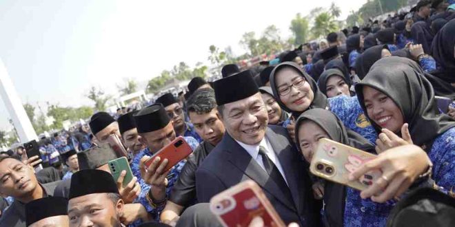 Bupati Muba, HM Toha bersama para PPPK dan PNS yang baru dilantik, Kamis (5/6/2025). Foto: Kominfo Muba.