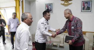 Bupati Muba, HM Toha didampingi Sekda Apriyadi menyambut kedatangan pihak BI dan Bank Sumsel Babel, Rabu (11/6/2025). Foto: Kominfo Muba.