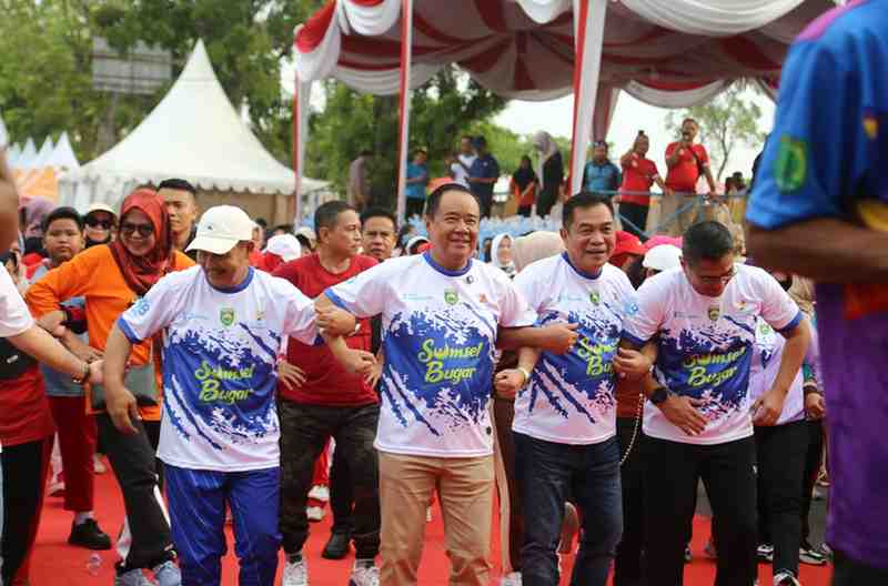 Wakil Gubernur (Wagub) Sumatera Selatan (Sumsel) H. Cik Ujang secara resmi meluncurkan program “KORMI Goes to School” di Kabupaten Musi Banyuasin (Muba), Sabtu (28/6/2025). Foto: Humas Pemprov Sumsel.