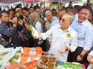 Menteri Perekonomian (Menko) Republik Indonesia Zulkifli Hasan saat meresmikan Koperasi Kelurahan Merah Putih Sukodadi, Kecamatan Sukarame, Kota Palembang, Senin (16/6/2025). Foto: Sumselheadline/Pitria.