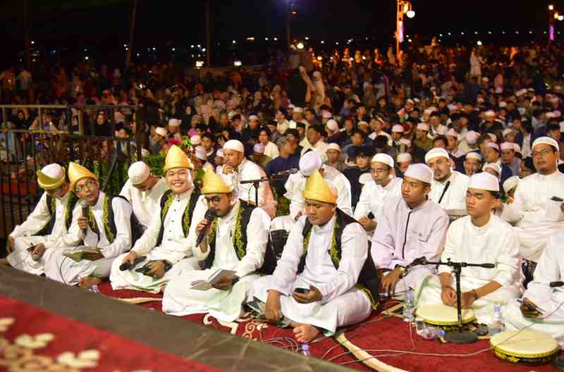 Ribuan warga memadati pelataran BKB Palembang dalam rangka tahun baru Islam dan 100 hari kepemimpinan Walikota Ratu Dewa, Sabtu (5/7/2025) malam. Foto: Kominfo Palembang.