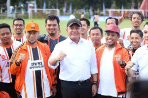 Gubernur Sumsel, Herman Deru bersama sejumlah pengurus parpol membuka turnamen sepakbola antar-parpol di Jakabaring Sport City, Palembang, Rabu (9/7/2025). Foto: Humas Pemprov Sumsel.
