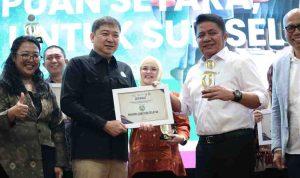 Gubernur Sumsel, Herman Deru saat membuka Seminar Perlindungan Pekerja Perempuan bertajuk “Perempuan Setara, Sawit untuk Sumsel Maju” yang digelar GAPKI Sumsel di Ballroom The Alts Hotel Palembang, Rabu (30/7/2025).. Foto: Humas Pemprov Sumsel.