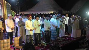 Walikota Palembang Ratu Dewa dan penceramah ustaz Abdul Somad hadir di pelataran BKB Palembang dalam rangka sambut tahun baru Islam, Sabtu (5/7/2025). Foto: Kominfo Palembang.