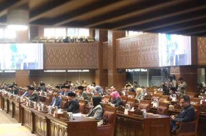 Suasana rapat paripurna DPRD Sumsel yang mendengarkan pandangan fraksi tentang tiga Raperda, Jumat (11/7/2025). Foto: Humas Pemprov Sumsel.