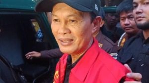 Harnojoyo saat akan dibawa ke Rutan Pakjo, Palembang, Senin (7/7/2025). Foto: IST/tribunsumsel.com.