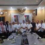 Walikota Palembang, Ratu Dewa menerima perwakilan honorer R4, Rabu (23/7/2025). Foto: KOminfo Palembang.