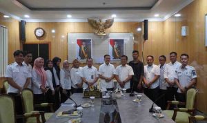 Walikota Palembang, Ratu Dewa menerima perwakilan honorer R4, Rabu (23/7/2025). Foto: KOminfo Palembang.
