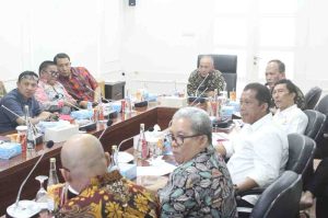 Sekda Muba, Dr. Apriyadi MSi menerima audiensi pengurus KADIN Sumsel di Kantor Perwakilan Musi Banyuasin, Palembang, pada Kamis (3/7/2025). Foto: Kominfo Muba.