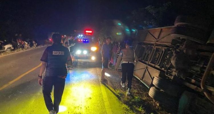 Bus yang mengangkut para calon jemaah umrah mengalami kecalakaan di Tungkal Jaya, Muba, Senin (28/7/2025) malam. Foto: IST