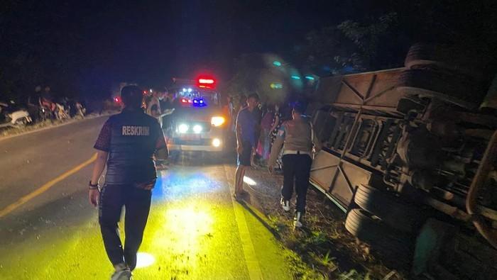 Bus yang mengangkut para calon jemaah umrah mengalami kecalakaan di Tungkal Jaya, Muba, Senin (28/7/2025) malam. Foto: IST